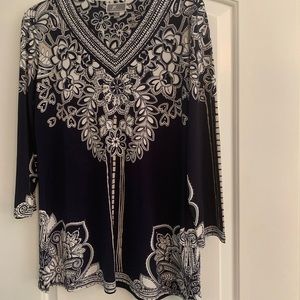 JM Collection lovely navy&white top. Size M